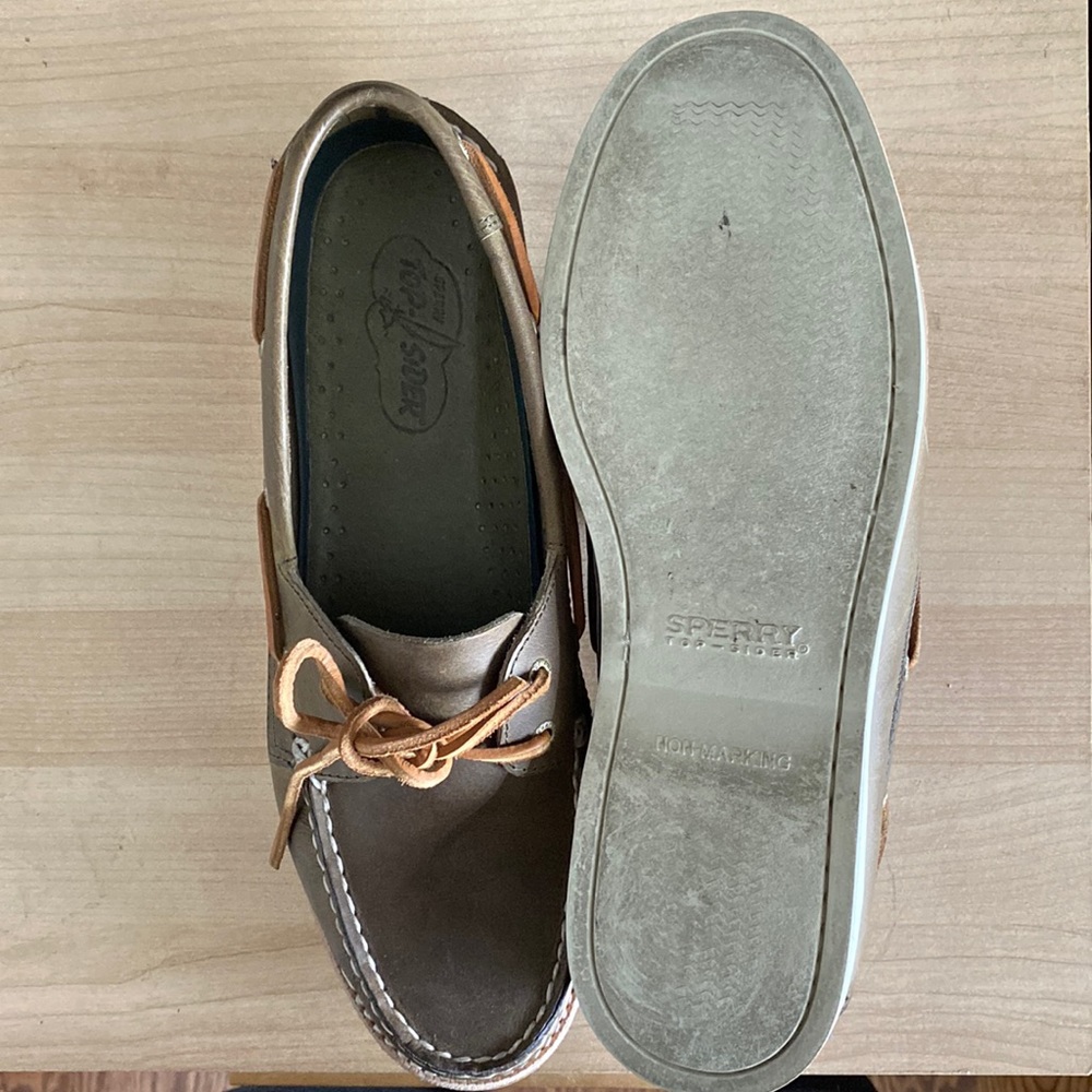 LIKE NEW IN BOX Sperry top siders Size 11